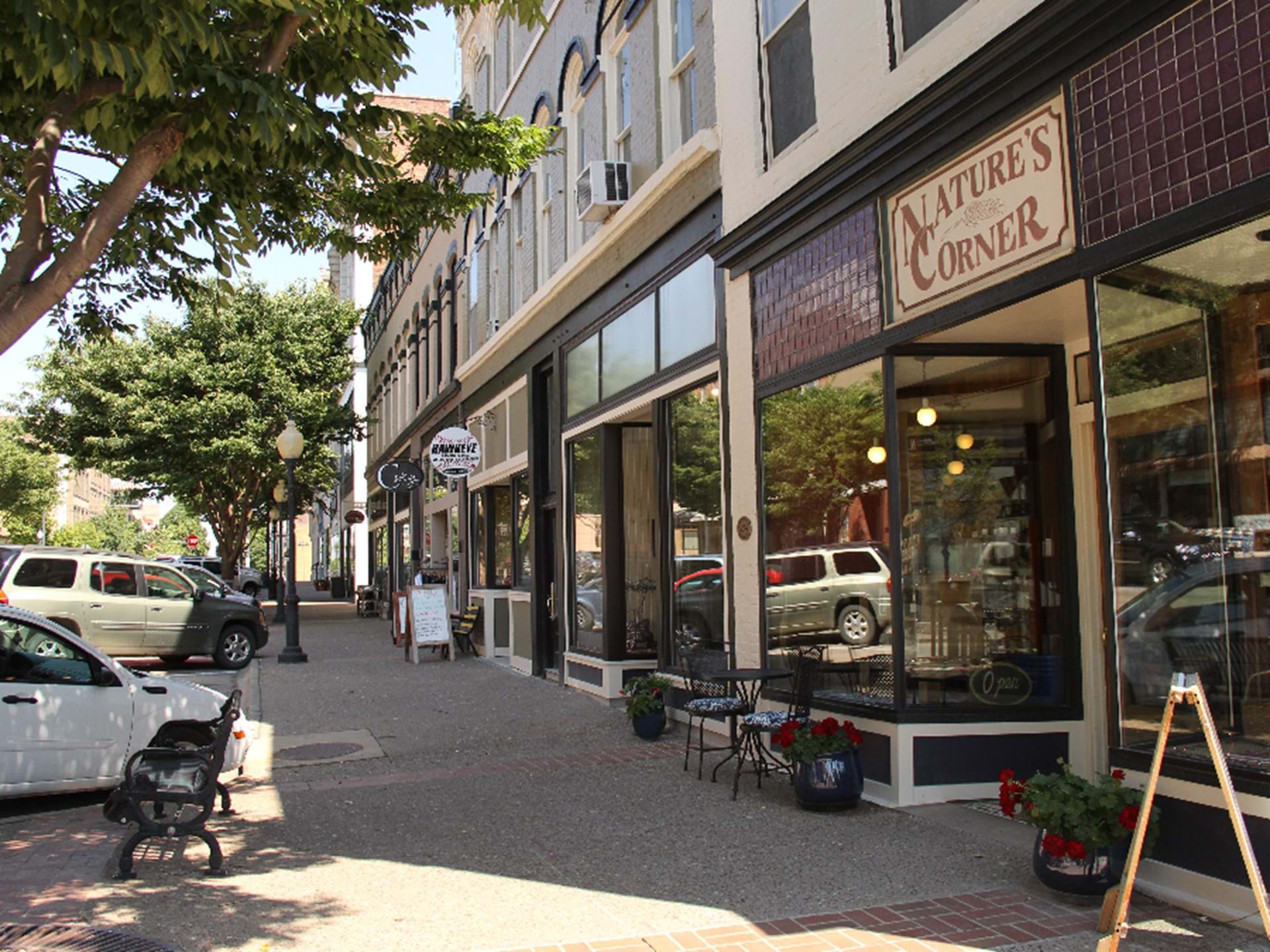 Burlington Iowa Movies: Complete Cinema Guide
