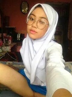 Dewi Jilbab Colmek